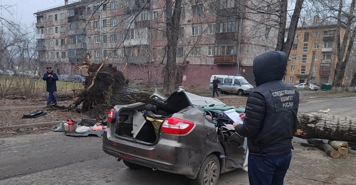 Помста природи. В Сибіру ураган вбивав людей, зносив дахи і куполи (ВІДЕО)