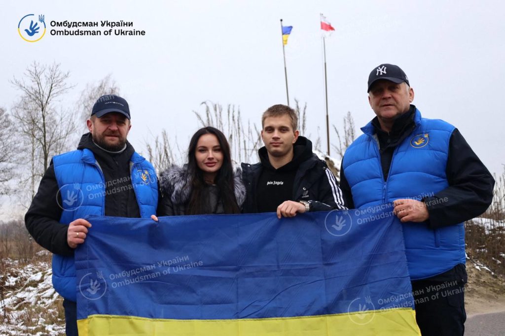 Депортованого в РФ з Маріуполя Богдана Єрмохіна, який просив допомоги в Зеленського, повернули в Україну (ФОТО) 6