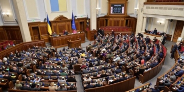 Група нардепів вимагає від Стефанчука відправити законопроект про заборону УПЦ МП у Венеціанську комісію. Хто підписав