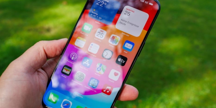 Порівняння Iphone 14 Pro Max vs Iphone 15 Pro Max: чи так 15й кращий за попередній?