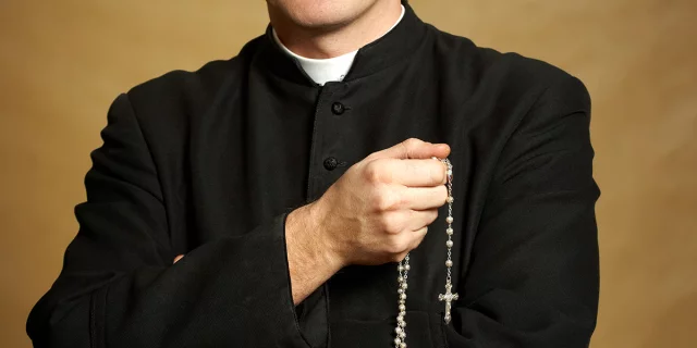 Нове в ухилянтському бізнесі. Чоловіки виїжджали як священослужителі