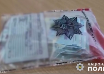В Миколаєві знайомий вкрав у жінки 100 тис. грн. із грошей, отриманих нею за загиблого чоловіка (ВІДЕО)