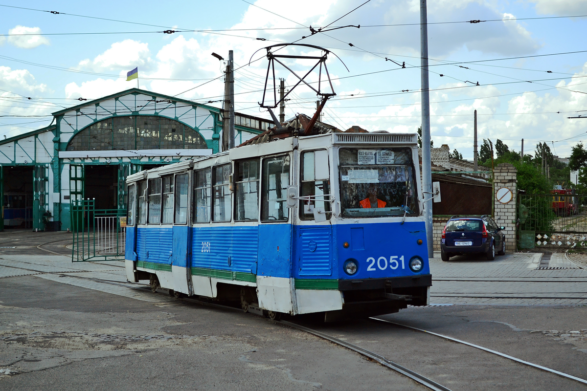 В Миколаєві припинено рух трамваїв за маршрутом №11 через провал грунту. У №1 зміна руху (ФОТО)