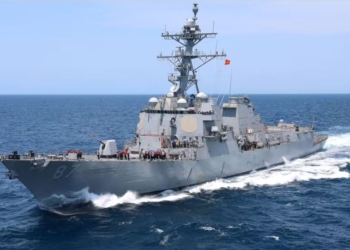 Есмінець США звільнив танкер з фосфорною кислотою, захоплений в Аденській затоці (ФОТО)