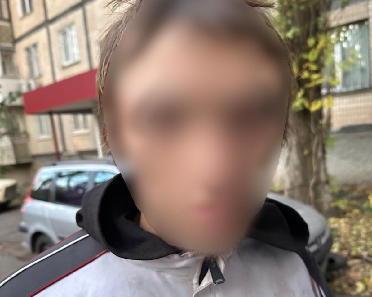 Відібрав телефон у перехожого: у Миколаєві поліцейські оперативно затримали грабіжника (ФОТО)