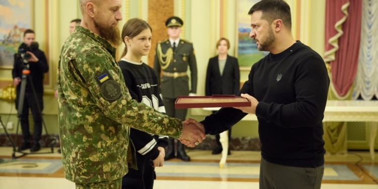 Президент вручив ордени «Золота Зірка» та сертифікати на квартири (ФОТО)