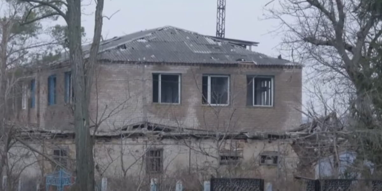 У Білій Криниці на Миколаївщині після російських обстрілів не вціліло жодної будівлі. Але люди тут живуть і сподіваються на краще (ВІДЕО)