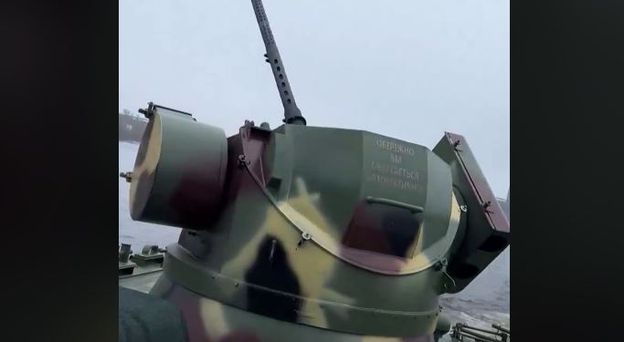 Дрони, що летять на Київ, збивають з катера на Дніпрі – менше шкоди від уламків (ВІДЕО)