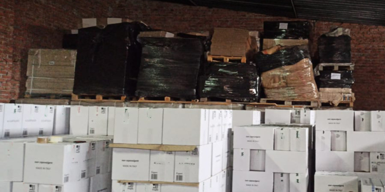 В Україні виявили підпільний завод з виготовлення фальсифікату оливкової олії (ФОТО)