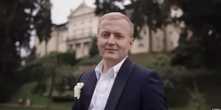 Експрокурора, який прославився шаленим весіллям з екскадровичкою ДБР у Львові, розшукує поліція за підробку документів (ФОТО)