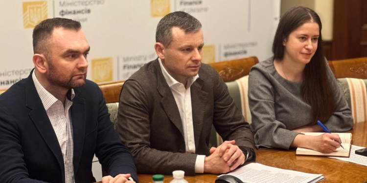 Україна підписала з групою офіційних кредиторів з країн G7 та Паризького клубу документ, який дозволить призупинити виплати за державним боргом до 2027 року