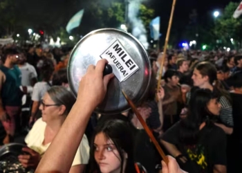 Щось швидко. В Аргентині з каструлями і сковорідками протестують проти реформ новообраного президента