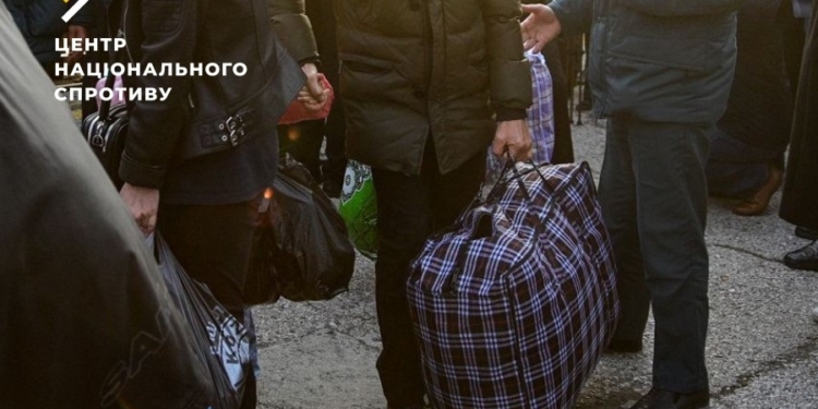 Росіяни примусово депортували з Херсонщини ще 100 українців