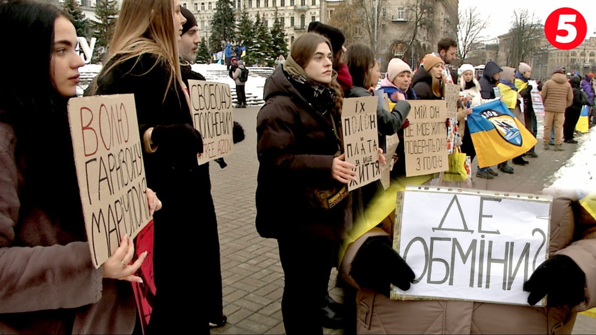 “Не мовчи! Полон – убиває!” – в Києві родичі військовополонених «азовців» провели акцію (ВІДЕО)