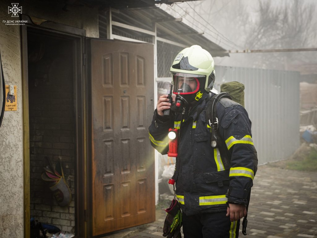 Ранкова пожежа у Миколаєві – врятовано 71-річну жінку (ФОТО, ВІДЕО) 2