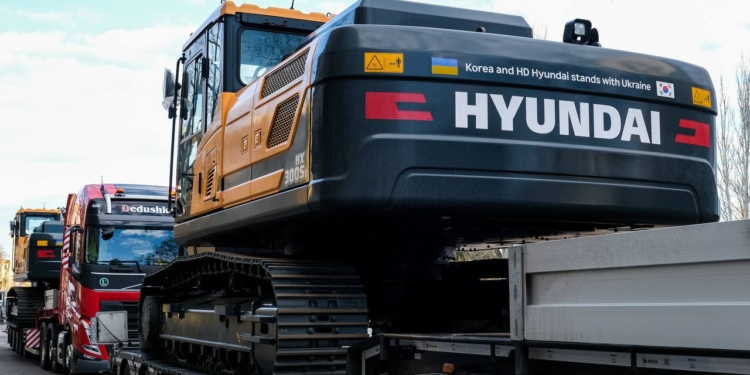 Миколаївщина отримала від Hyundai чотири нових екскаватори (ВІДЕО, ФОТО)