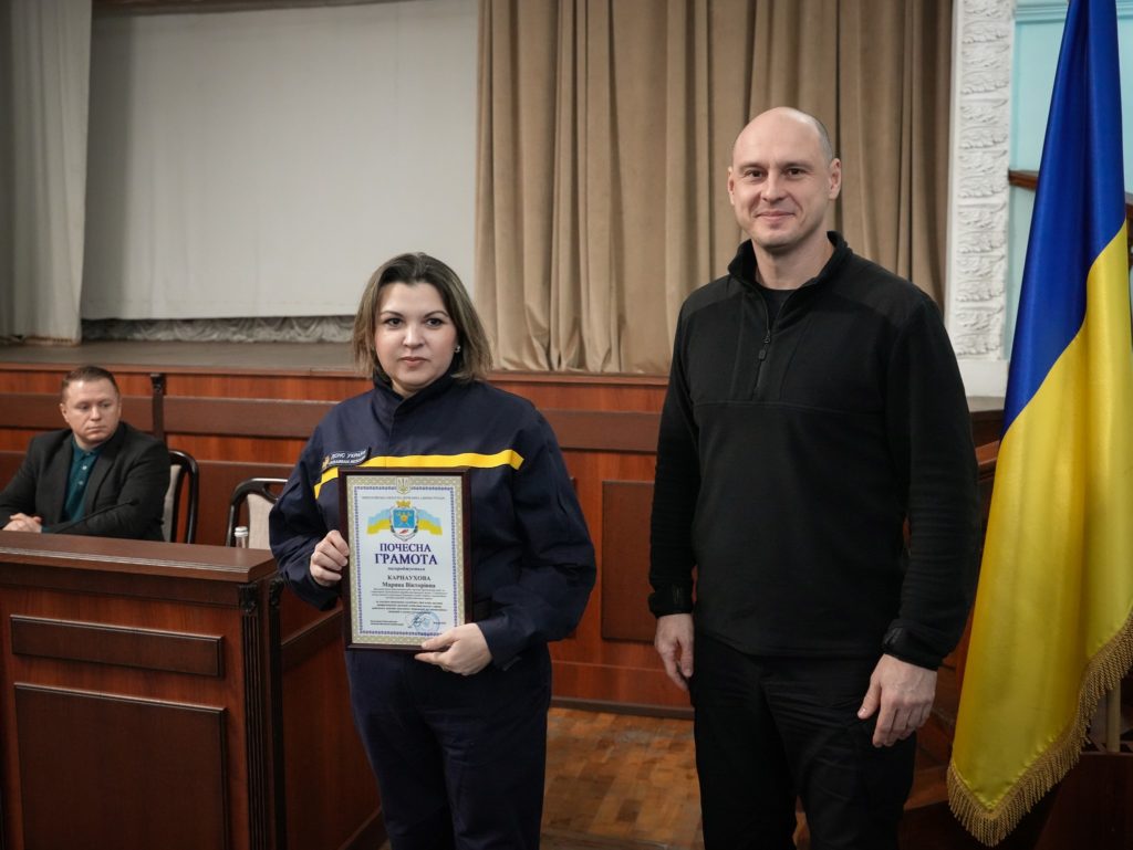 Піротехніків та фельдшерів ДСНС нагороджено за внесок у розмінування територій Миколаївської області (ФОТО, ВІДЕО) 1