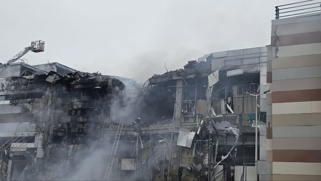 На Дніпропетровщині внаслідок ракетного удару 4 загиблих, більше 10 постраждалих, пошкоджено пологовий будинок (ФОТО) 1