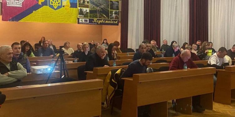 Депутати Первомайської міськради так і не визначились з майбутньої назвою міста