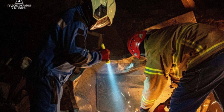 Внаслідок масованої російської ракетної атаки 29 грудня загинуло 39 людей, на місцях влучень досі тривають пошуково-рятувальні роботи – Зеленський (ФОТО)