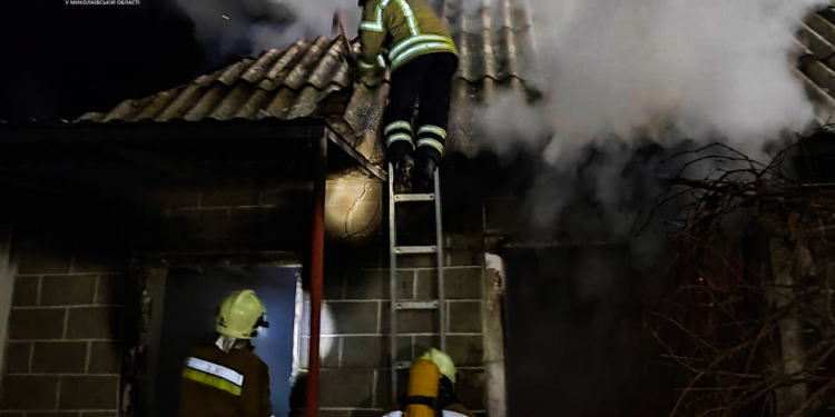 На одній з пожеж на Миколаївщині чоловік отримав опіки та був шпиталізований