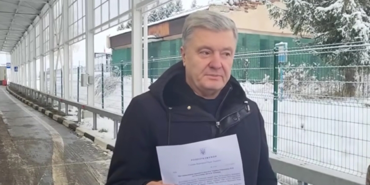 Порошенка не випустили за кордон: політик каже, що безпідставно, прикордонники – що для цього були всі підстави (ВІДЕО)