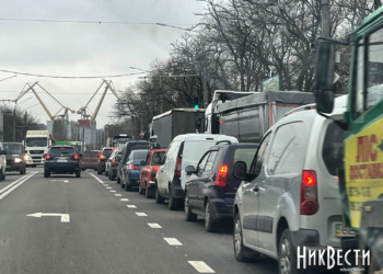 У Миколаєві – транспортний колапс через поломку на стику стаціонарної та розвідної частин Варварівського мосту (ФОТО)  