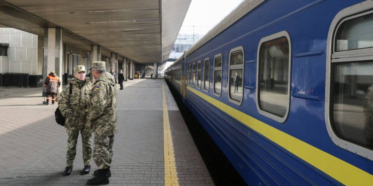 Укрзалізниця запустила сервіс замовлення квитків для військовослужбовців