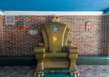 “Руський мір”, тільки у профіль. На Закарпатті термальний комплекс нашпигований символами “Великої Угорщини” (ФОТО)