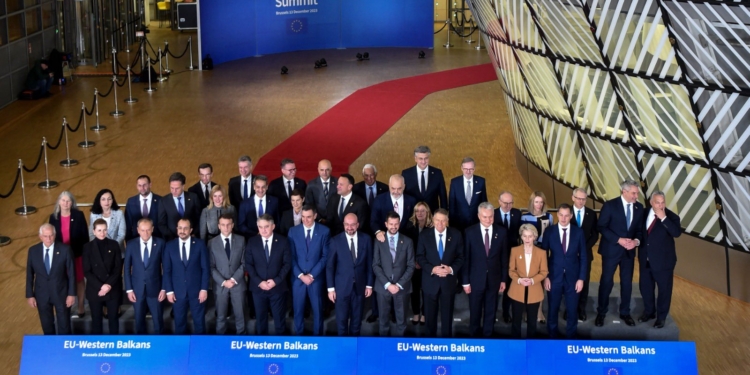 В Брюсселі прийняли рішення про початок переговорів з Україною про вступ в ЄС