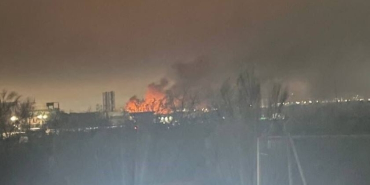 В Маріуполі 2 потужних вибухи. Куди попали (ВІДЕО)