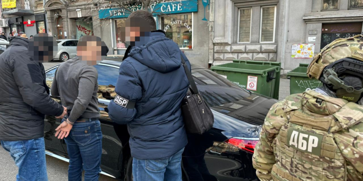 ДБР затримало одного з найбільших постачальників Міноборони – контракти зірвав, гроші забрав, пропонував хабар у $500 тис. (ФОТО, ВІДЕО)