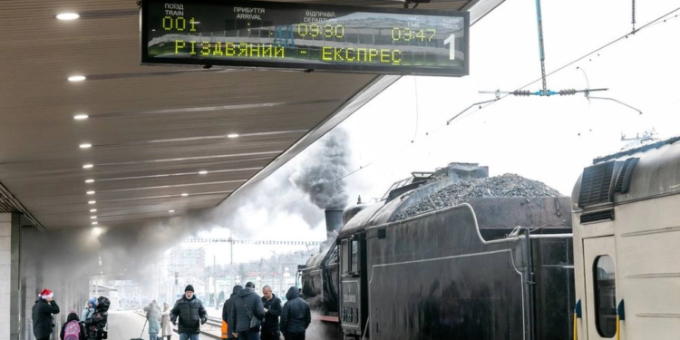 Укрзалізниця запустила дитячі різдвяні експреси у Києві та Львові