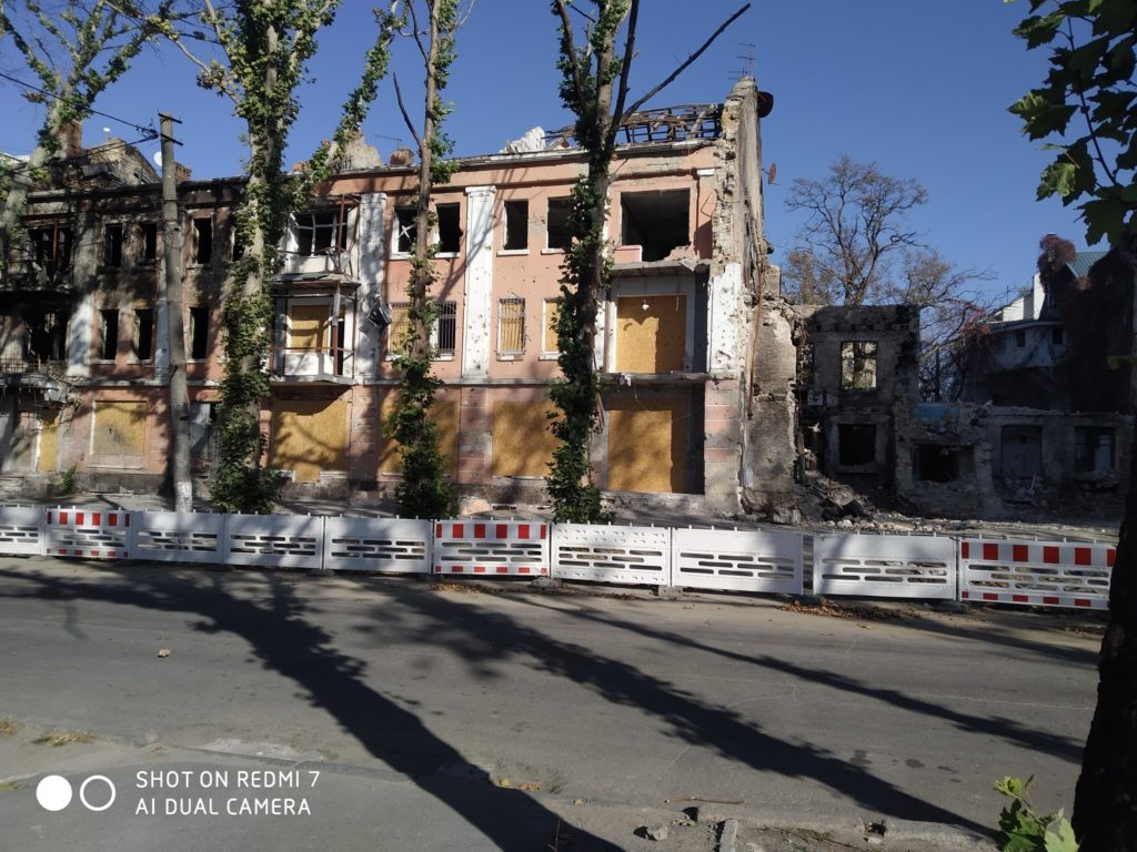 У Миколаєві мешканці будинків, пошкоджених російськими обстрілами, не погодились з планами влади щодо демонтажу і зробили незалежні експертизи. І не даремно (ФОТО) 2