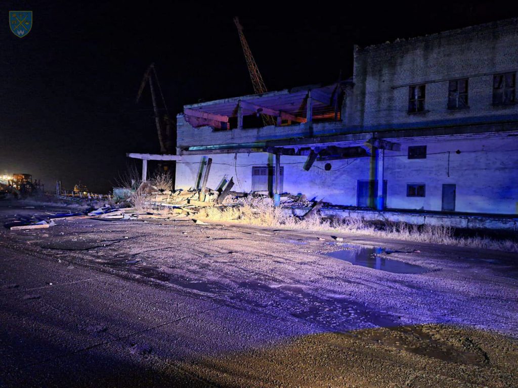 ОК «Південь» показало наслідки нічної дронової атаки і повідомило, скільки дронів збито вночі на Херсонщині, Миколаївщині та Одещині (ФОТО) 4