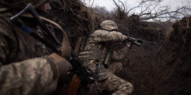 Україна переходить до більш оборонної позиції вздовж більшої частини лінії фронту – британська розвідка