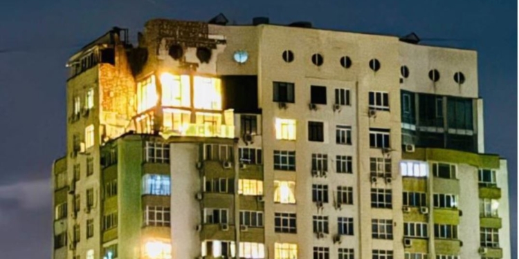 Нічна атака на Київ – є влучання в житлові будинки і постраждалі (ФОТО)