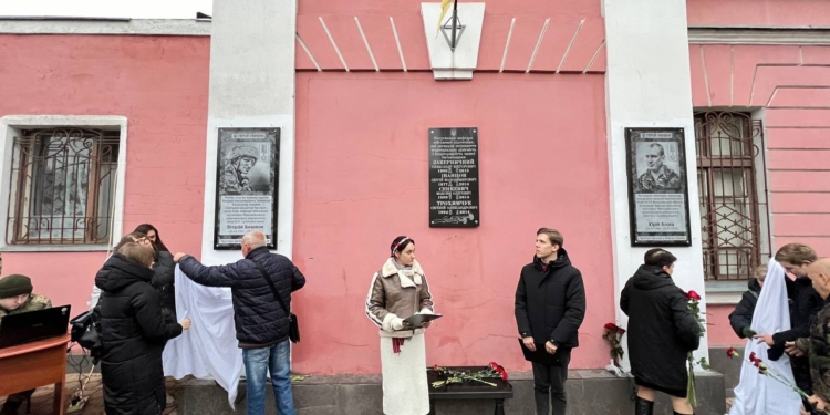 У Миколаєві відкрили меморіальні дошки на честь загиблих захисників – Віталія Бохонка та Юрія Блохи (ФОТО)