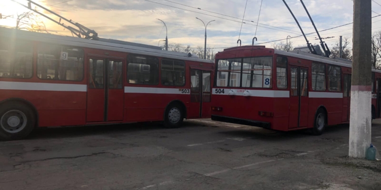 Два подарованих Миколаєвом тролейбуси вийшли на лінії в Херсоні (ФОТО)