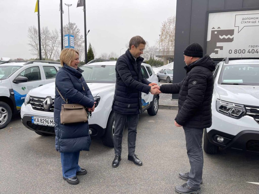 Центру підтримки ветеранів війни у Миколаєві благодійники передали автомобіль (ФОТО) 3