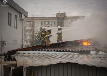 Ранкова пожежа у Миколаєві – врятовано 71-річну жінку (ФОТО, ВІДЕО)