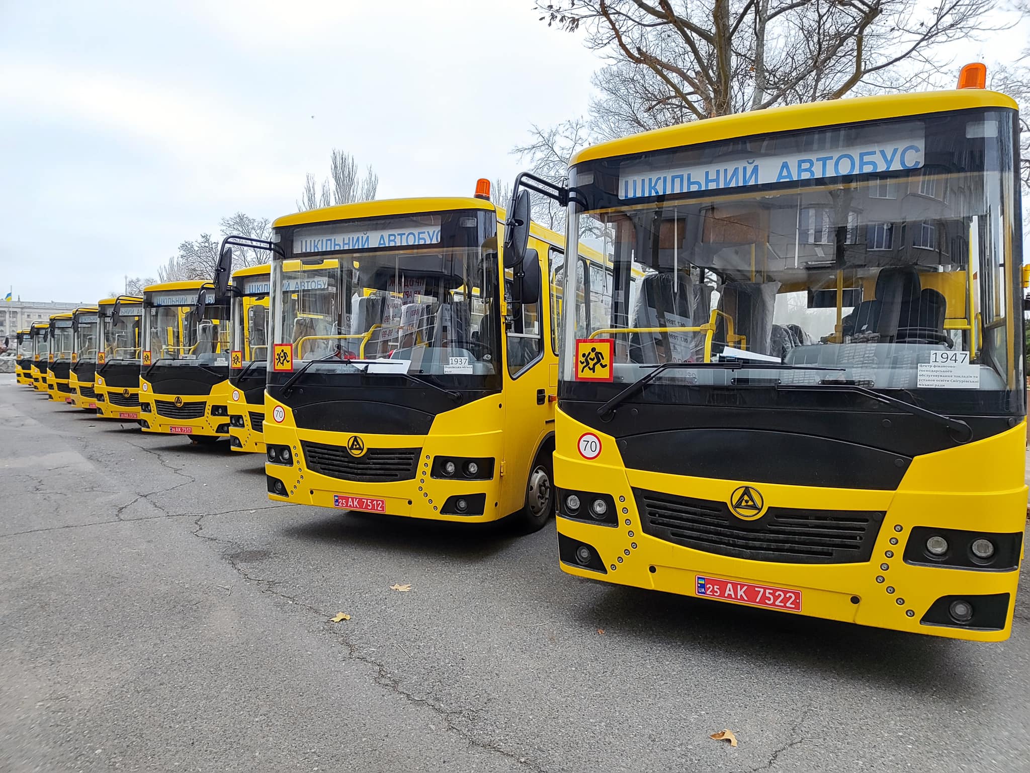 12 шкільних автобусів передали для закладів освіти восьми тергромад Миколаївщини (ФОТО, ВІДЕО)