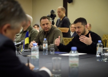 Зеленський в Аргентині подзвонив Макрону, зустрівся з президентами Парагваю та Уругваю (ФОТО)