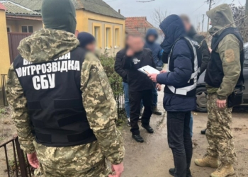 На Миколаївщині затримали матроса, який надав хабар у 5 тис. дол США за переведення його в тиловий підрозділ (ФОТО)