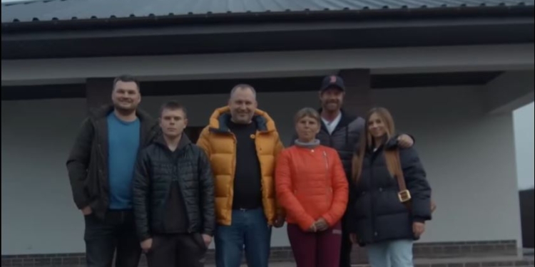 У підлітка Сашка з Миколаївщині, якого  Imagine Dragons зняли в своєму кліпі, знову є дім (ФОТО, ВІДЕО)