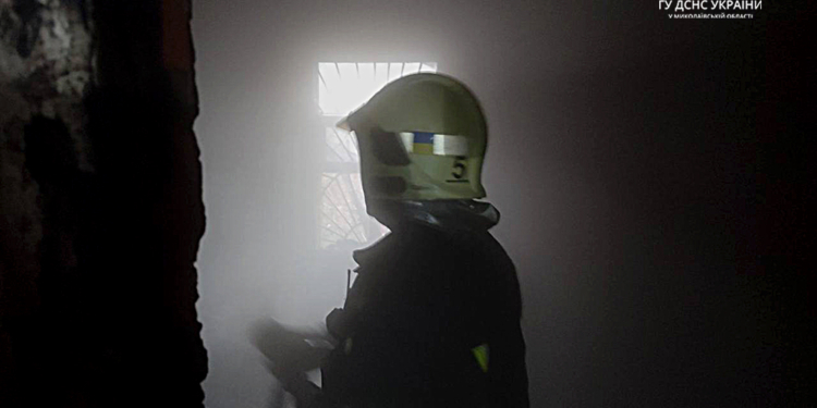 У Миколаєві на пожежах загинув 40-річний чоловік, ще одного чоловіка врятували вогнеборці (ФОТО)