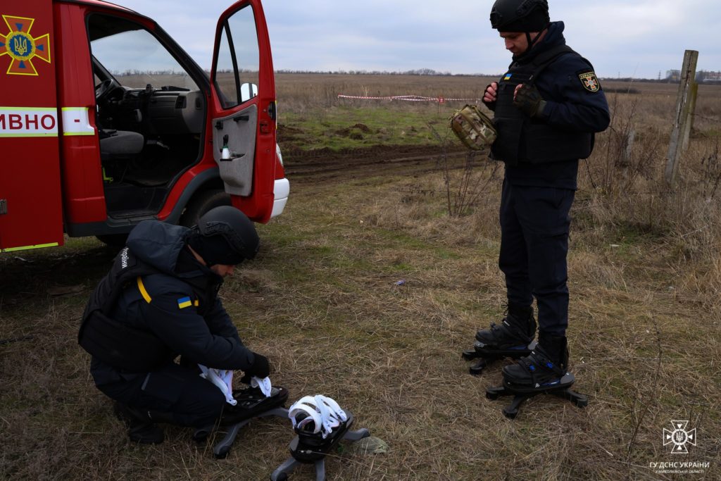 З початку російського вторгнення на Миколаївщині піротехніки ДСНС вилучили та знищили майже 22 тисячі вибухонебезпечних предметів (ФОТО, ВІДЕО) 9