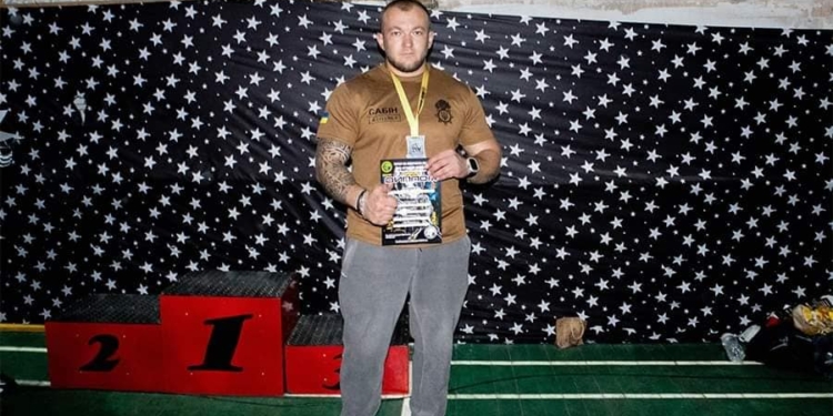 Нацгвардієць з Миколаєва виборов золото і бронзу на змаганнях з пауерліфтингу (ФОТО)