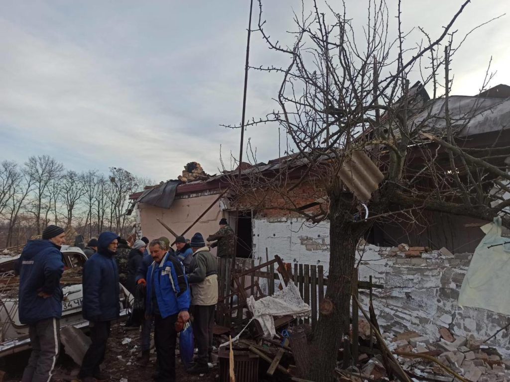 Внаслідок масованої російської ракетної атаки 29 грудня загинуло 39 людей, на місцях влучень досі тривають пошуково-рятувальні роботи – Зеленський (ФОТО) 12