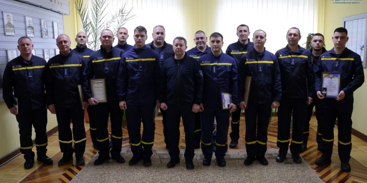 Незламні херсонські та миколаївські рятувальники отримали відомчі нагороди (ФОТО)